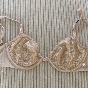 NWT 38B Unlined Demi Victoria secret bra